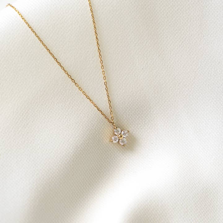 Victoire Collection - Wholesale Pendant/Charm Necklace - Stainless steel necklace with star pendant set with zircons