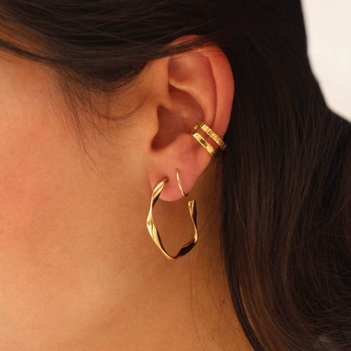 Caprice Paris - Wholesale Hoop Earrings - Séréna Or mini twisted hoop earrings | Handmade in France6