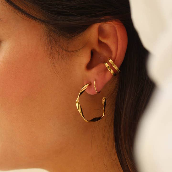 Caprice Paris - Wholesale Hoop Earrings - Séréna Or mini twisted hoop earrings | Handmade in France0