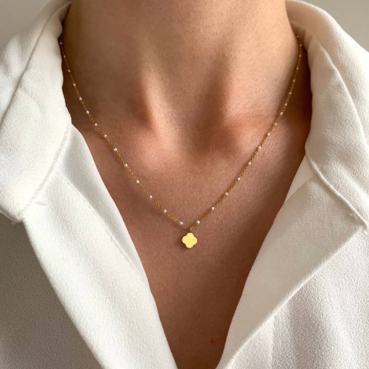 Victoire Collection - Wholesale Pendant/Charm Necklace - Stainless steel clover pendant necklace with white chain