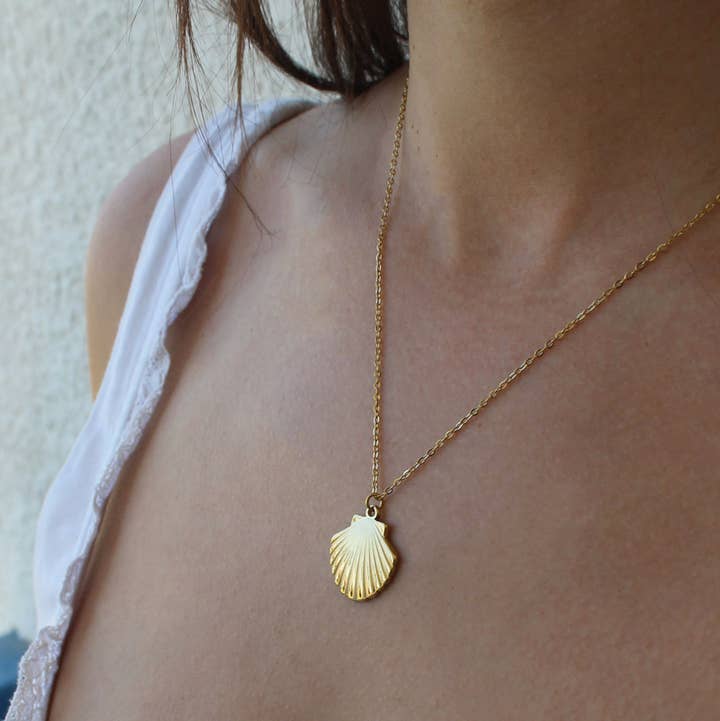 Caprice Paris - Wholesale Pendant/Charm Necklace - Fine Shell Necklace in Gold | Handmade Jewelry in France0