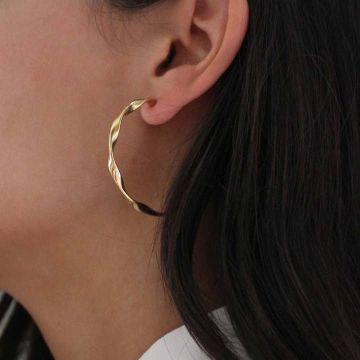 Caprice Paris - Wholesale Hoop Earrings - Séréna Twisted Creoles Gold | Handmade in France