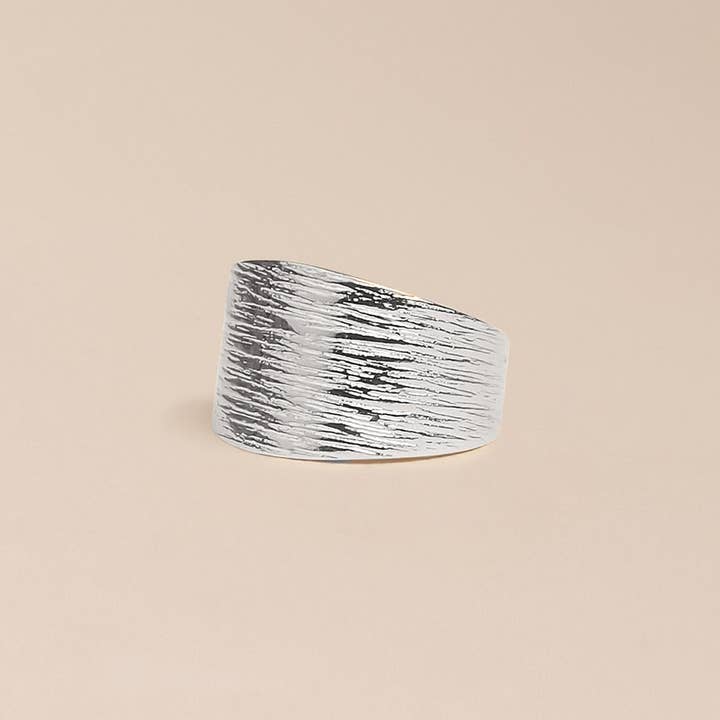 Waekura - Wholesale Cocktail/Statement Ring - Dana Ring Medium Model4