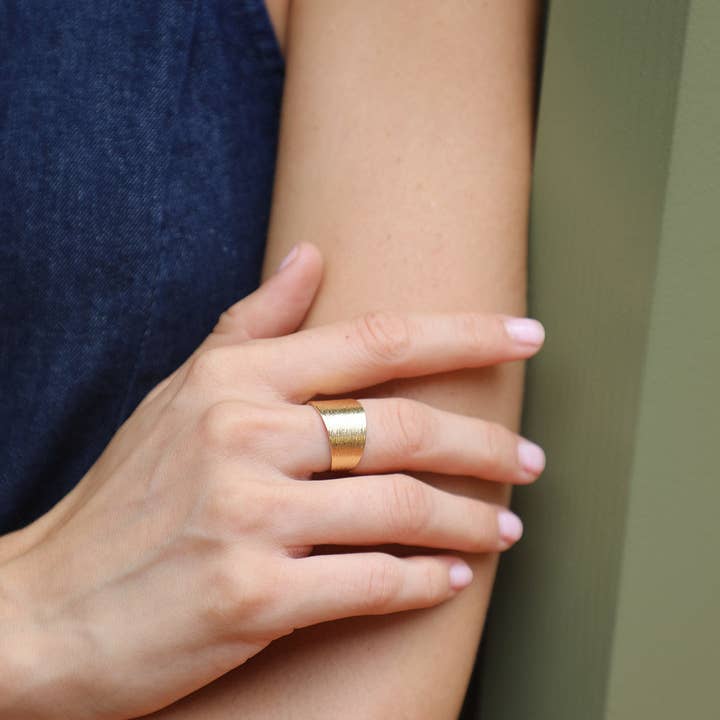Waekura - Wholesale Cocktail/Statement Ring - Dana Ring Medium Model1