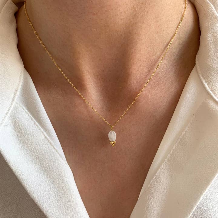 Victoire Collection - Wholesale Pendant/Charm Necklace - Natural stone rock crystal pendant necklace