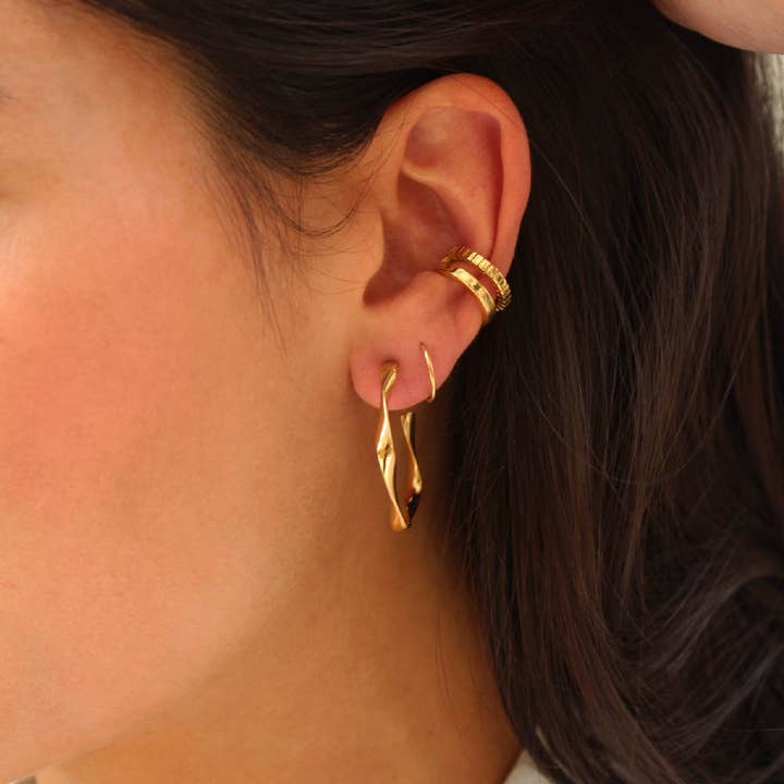 Caprice Paris - Wholesale Hoop Earrings - Séréna Or mini twisted hoop earrings | Handmade in France3
