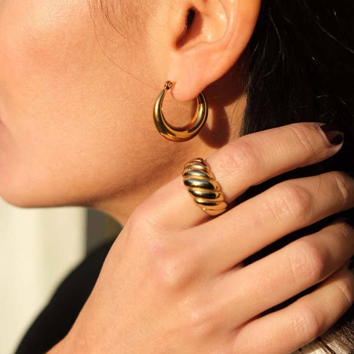 Caprice Paris - Wholesale Hoop Earrings - Junon Gold Small Hoops | Handmade jewelry in France