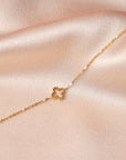 Victoire Collection - Wholesale Charm/Dangle Bracelet - Fine stainless steel white clover bracelet