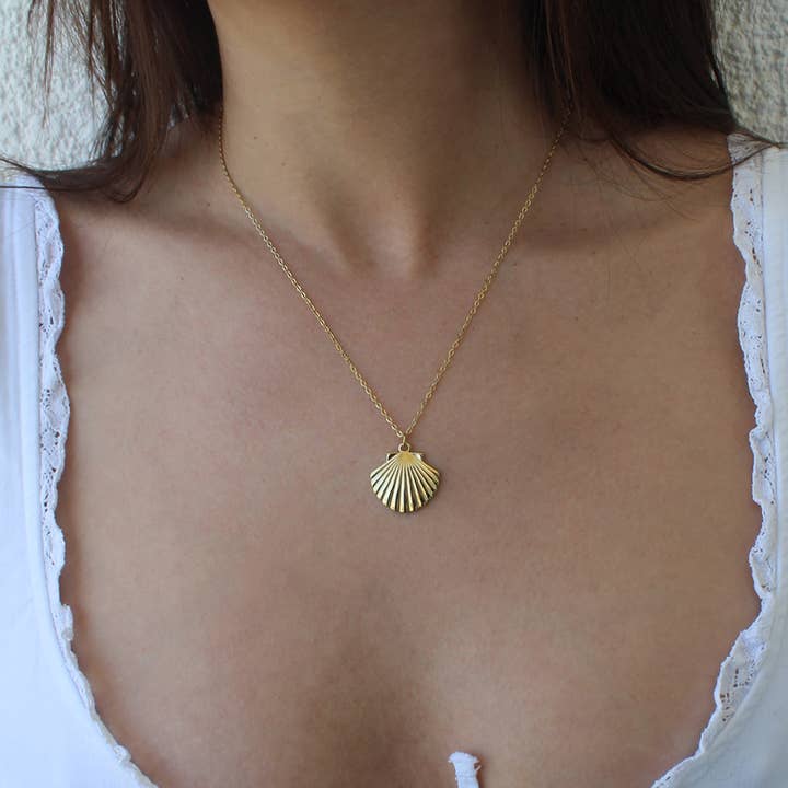 Caprice Paris - Wholesale Pendant/Charm Necklace - Fine Shell Necklace in Gold | Handmade Jewelry in France2