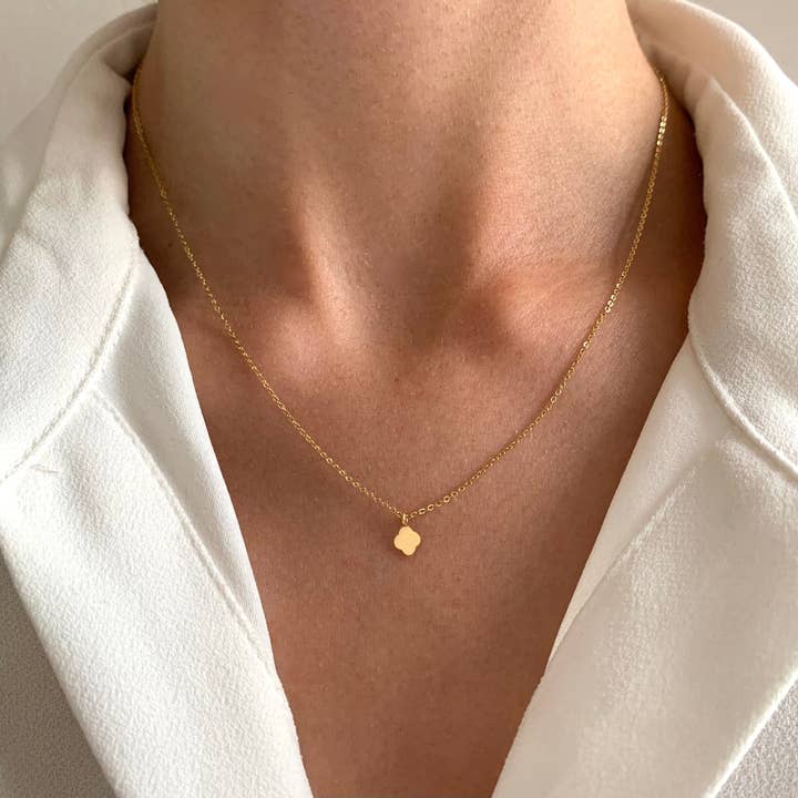 Victoire Collection - Wholesale Pendant/Charm Necklace - Women's steel clover pendant necklace